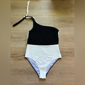 Women’s one shoulder swimsuit